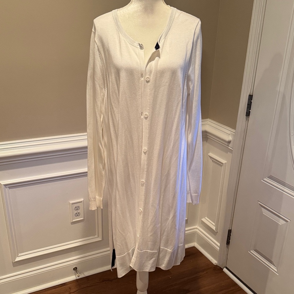 Crown & Ivy Classic White Knit Top